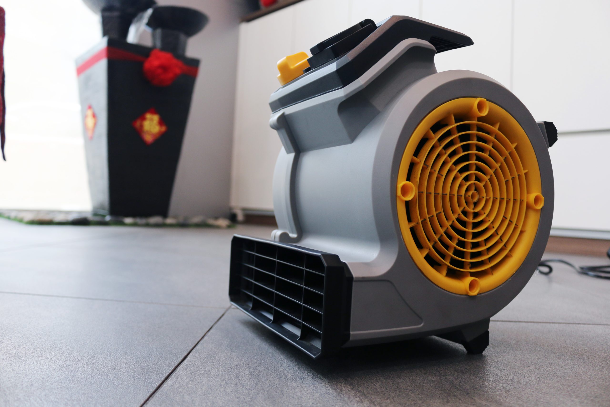 Vacmaster AM1202 Mini Air Mover: Your Powerful, Portable Drying Solution